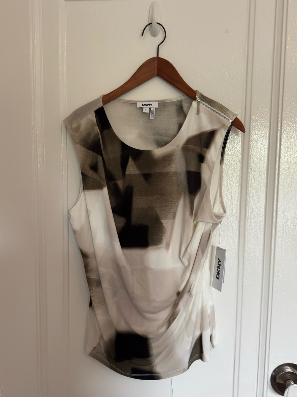 DKNY Neutral Abstract Sleeveless Tank in Beige, Black and White